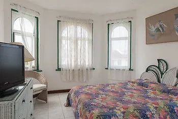 Crystal Beach Apartment At Seacastles Montego Bay