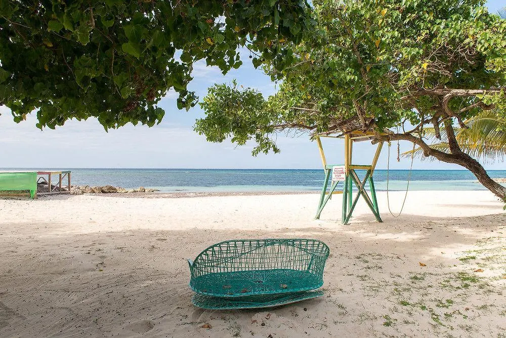Crystal Beach Apartment At Seacastles Montego Bay