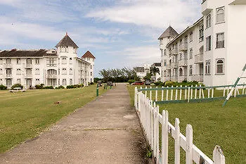 Crystal Beach Apartment At Seacastles Montego Bay
